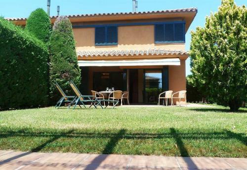 Family Villa In Torremirona Resort