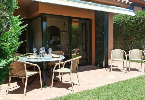 Family Villa In Torremirona Resort