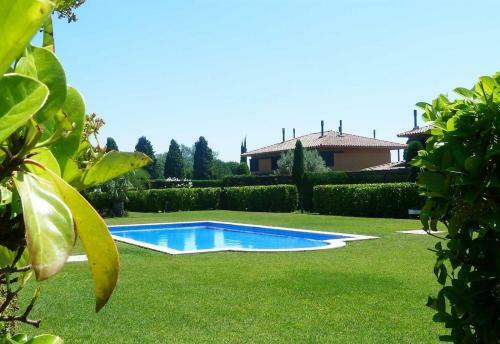 Family Villa In Torremirona Resort