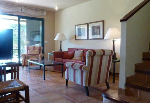 Family Villa In Torremirona Resort