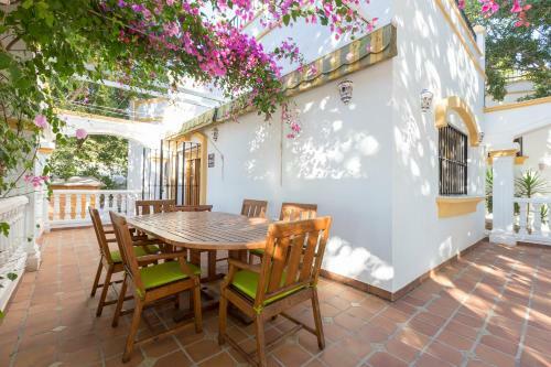 Villa Con Piscina En N�jar