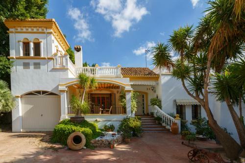 Villa Con Piscina En N�jar