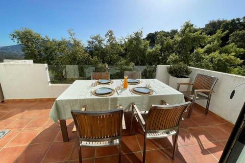 Villa Hideaway Hilltop View