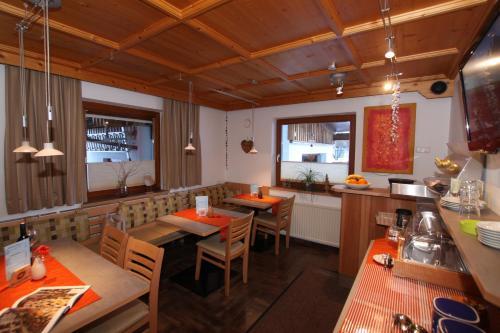 Hostal G�stehaus Alpina