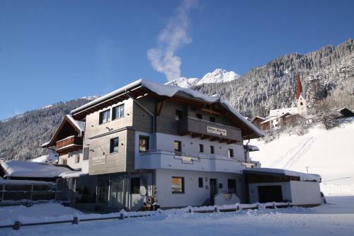 Hostal G�stehaus Alpina