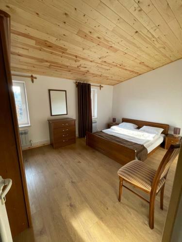 Villa Quattro Armenia - Comfortable Villa With Open Pool