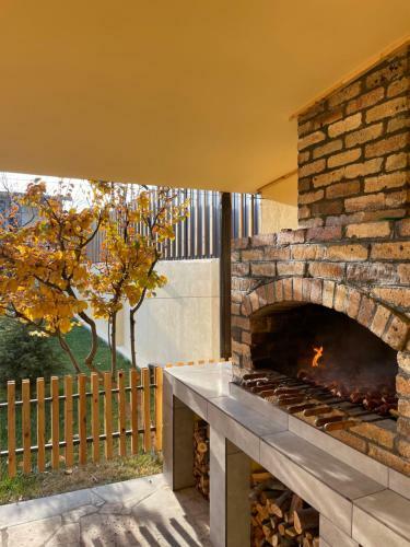 Villa Quattro Armenia - Comfortable Villa With Open Pool