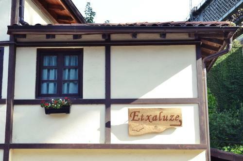 Bed & Breakfast Casa Rural Etxaluze
