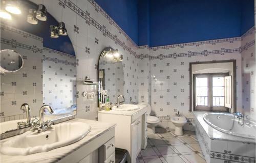 Amazing Home In Osor With Wifi And 4 Bedrooms