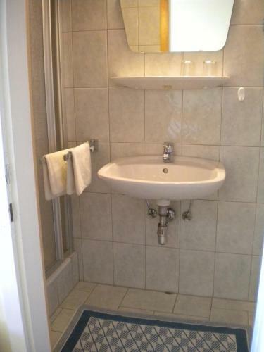 Hostal Pension Tschische