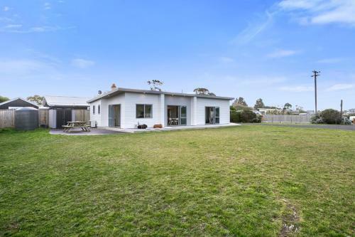 Karitane Beach Retreat - Karitane Holiday Home