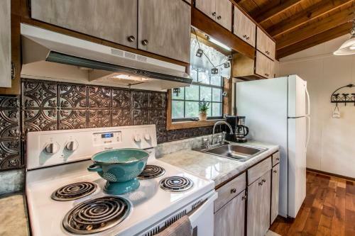 Tree House Cabin - The Original