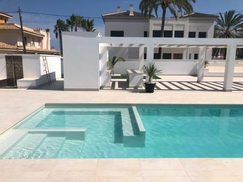 Luxury Seaside Villa With Private Pool In Cabo Roig