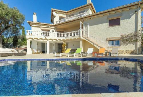 V013 - Villa Mas Isaac - Palau Saverdera