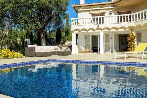 V013 - Villa Mas Isaac - Palau Saverdera