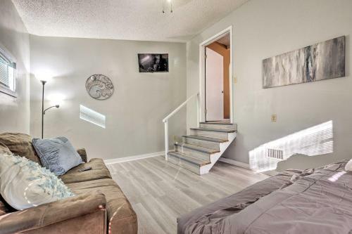 Welcoming Mobile Getaway About 11 Mi To Marinas!
