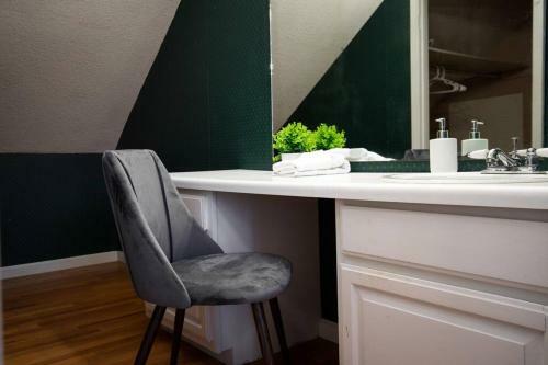 Forest Hills Fresh-centrally Located, Pets, Wifi