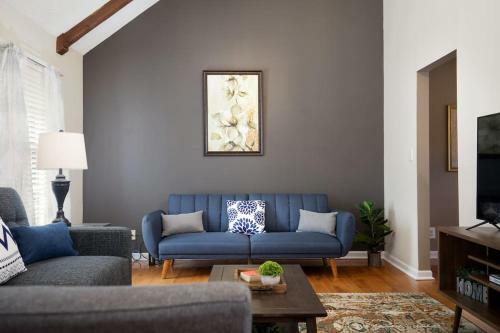 Forest Hills Fresh-centrally Located, Pets, Wifi