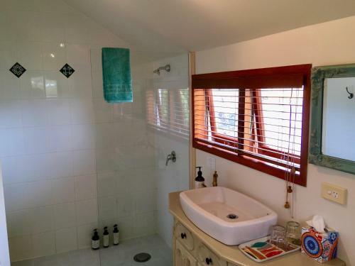 Hostal Under The Palm - Charming Cottage In Country Garden