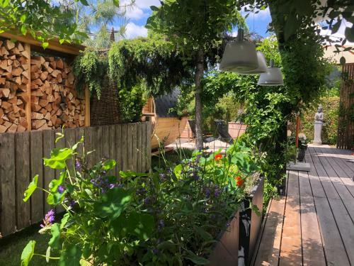 My Tiny Moos - Small Natural Garden Chalet