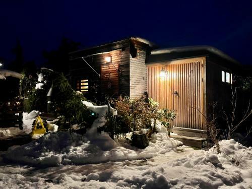 My Tiny Moos - Small Natural Garden Chalet