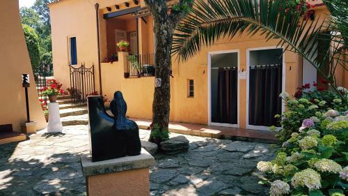 Casa Con Jard�n A 25 Metros de La Playa. La T.