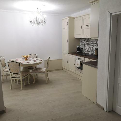 Hostal Ikonomov House