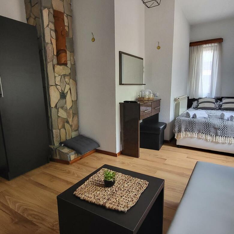 Hostal Boina House