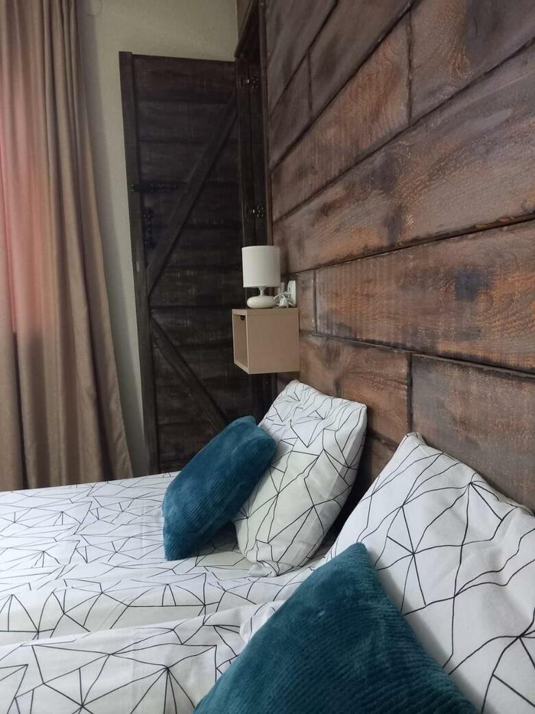 Hostal Boina House