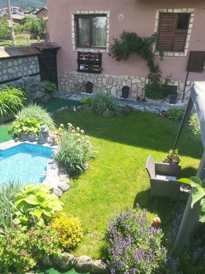 Hostal Boina House