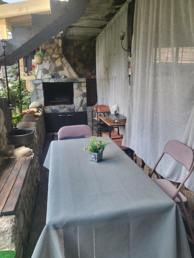 Hostal Boina House