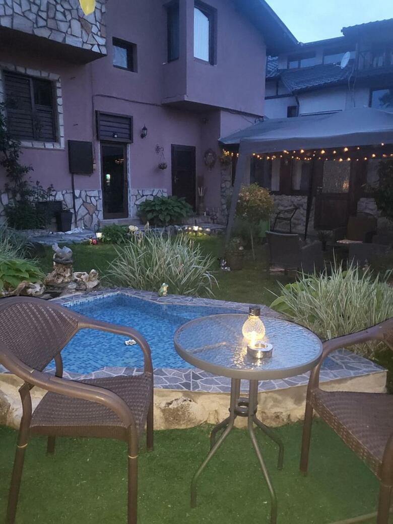 Hostal Boina House