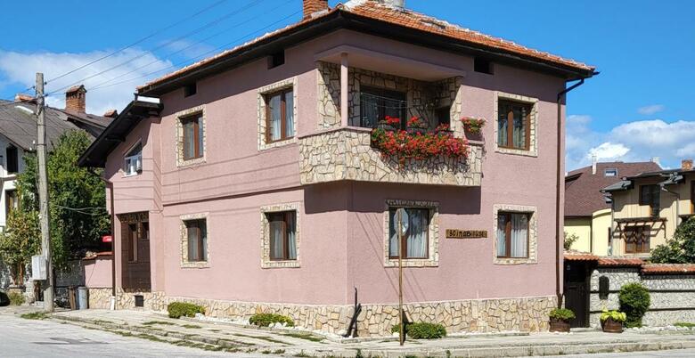 Hostal Boina House