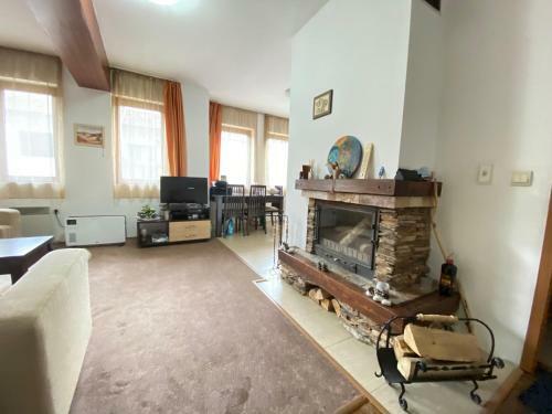 Luxury Apartment With Fire Place
