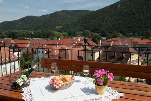 Hostal G�stehaus & Heuriger Turm Wachau