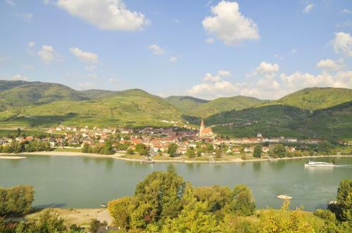 Hostal G�stehaus & Heuriger Turm Wachau