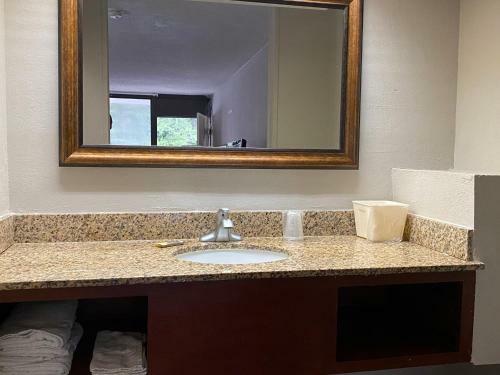 Hotel Days Inn By Wyndham Ozark