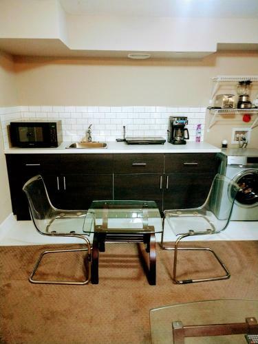 Apartamento Adorable One Bedroom Basement Suite
