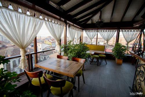 Sahati Hotel & Restaurant
