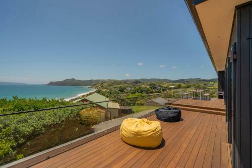 Hosts On The Coast ?taahua.