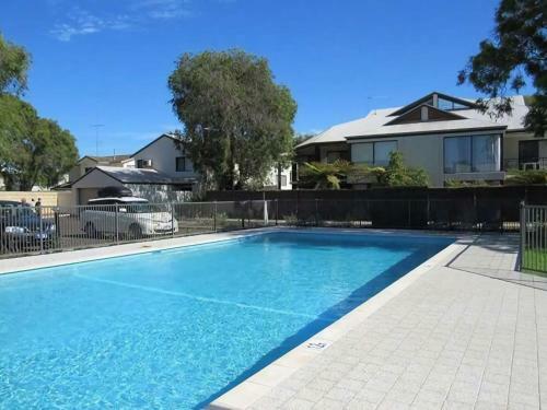 Sixteen At Cape View Escapes