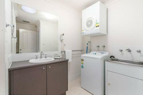 The Beach Hive - Unit 51 At Cape View Resort
