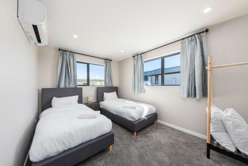 Tlh Holiday House