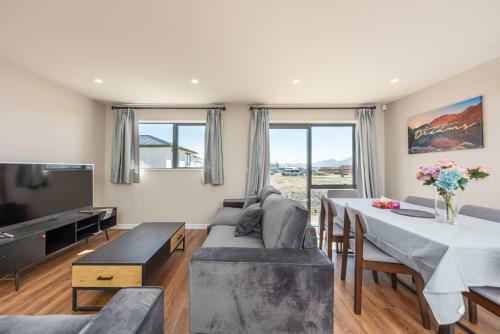 Tlh Holiday House