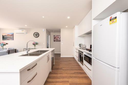 Tlh Holiday House