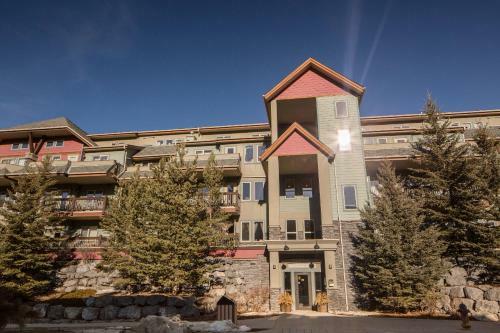 Apartamento Comfy 2 Bdr Mountain Launch Pad, 3 Hot Tubs & Pool, King Bed, Heated Parking