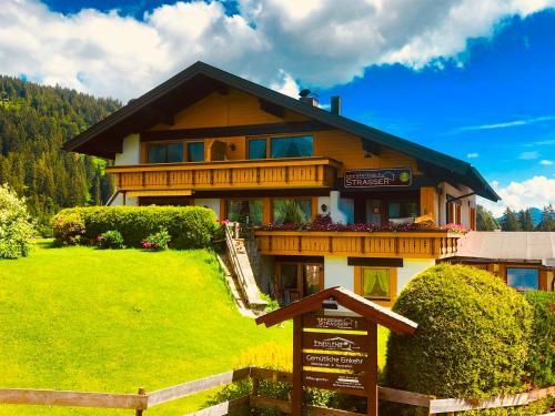 Apartamentos G�stehaus Strasser Hotel Garni