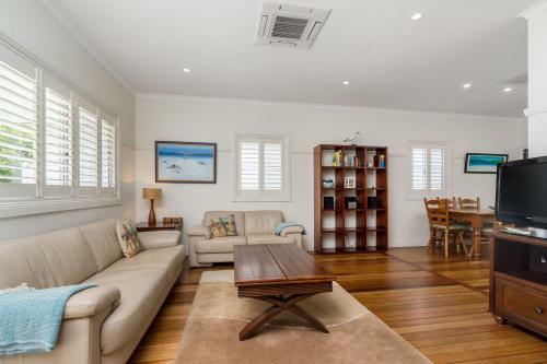 Byron Bay Accom 69 Massinger Street - Bimbimbi