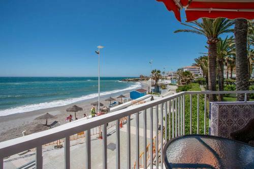 Apartamento En Edificio Torresol, 1� Linea De Playa En Nerja