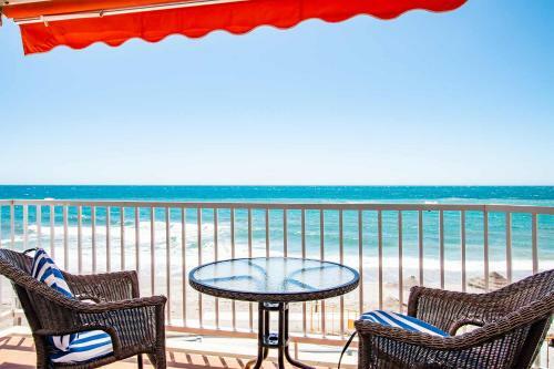 Apartamento En Edificio Torresol, 1� Linea De Playa En Nerja